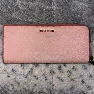Women’s or Men’s Miu Miu Vintage Pink Wallet! Super rare & great condition